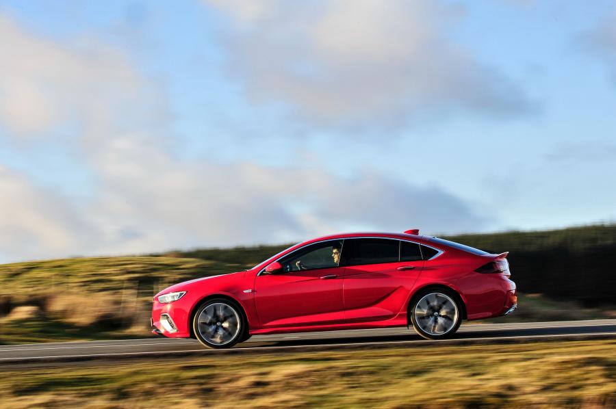  Vauxhall Insignia GSi Grand Sport 2018 года  (фото 2 из 11)